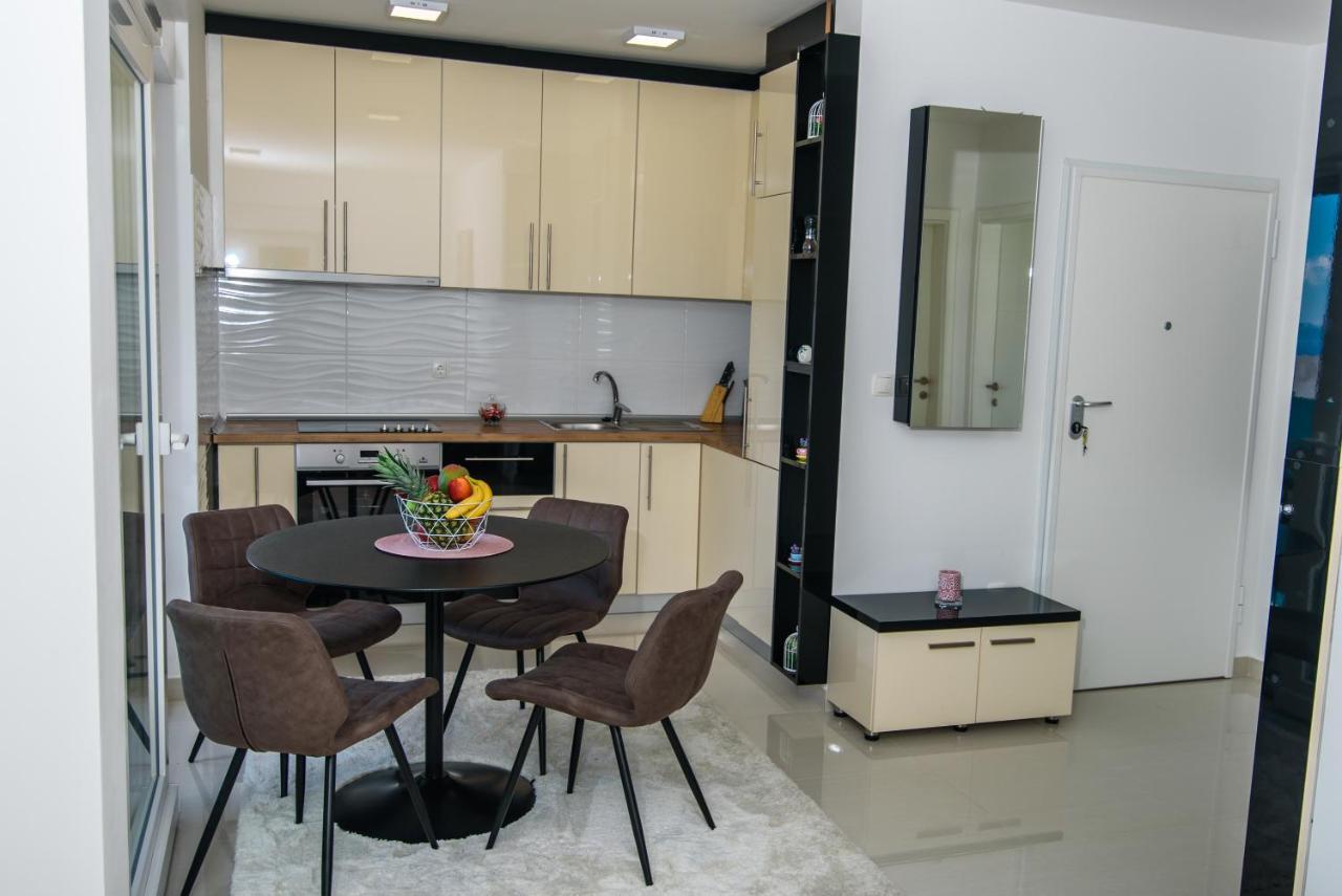 מאקרסקה Lorena Luxury Apartment מראה חיצוני תמונה